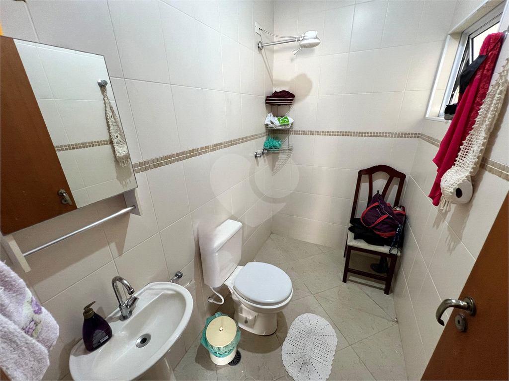 Vende-se: Sobrado com 4 Suítes, Condomínio Fechado, início da subida da Serra da Cantareira.