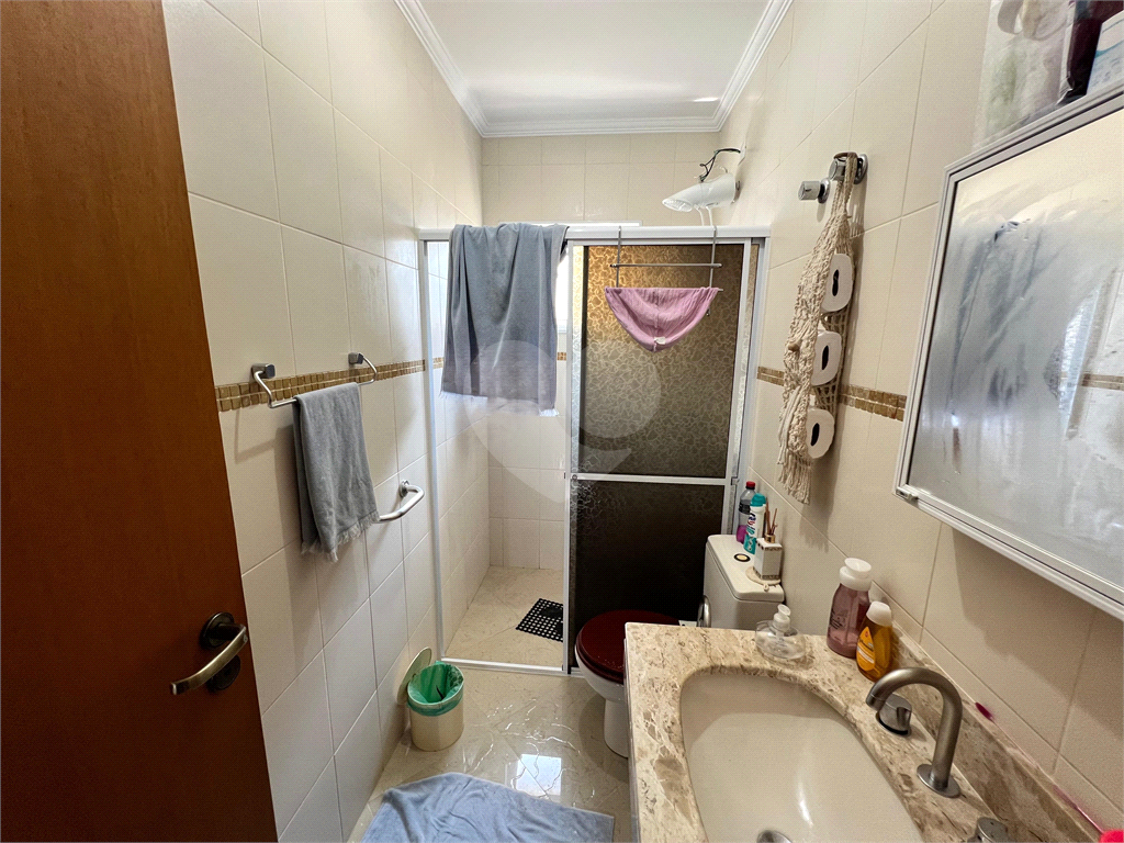 Vende-se: Sobrado com 4 Suítes, Condomínio Fechado, início da subida da Serra da Cantareira.