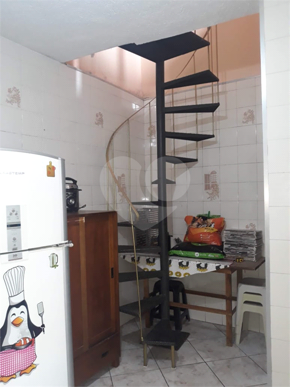 Casa assobradada de 2 dorms e 1 vaga próximo a Av Água Fria