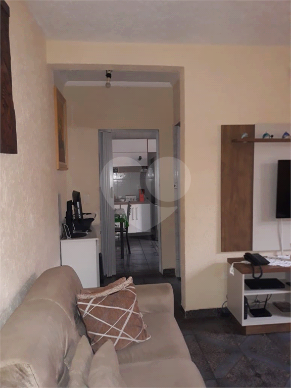 Casa assobradada de 2 dorms e 1 vaga próximo a Av Água Fria