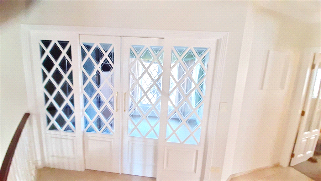 Condomínio Fechado Alto Padrão ao Pé da Serra da Cantareira com 4 suítes. 500 M²