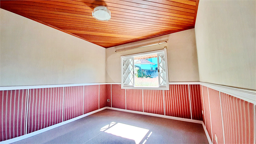 Condomínio Fechado Alto Padrão ao Pé da Serra da Cantareira com 4 suítes. 500 M²