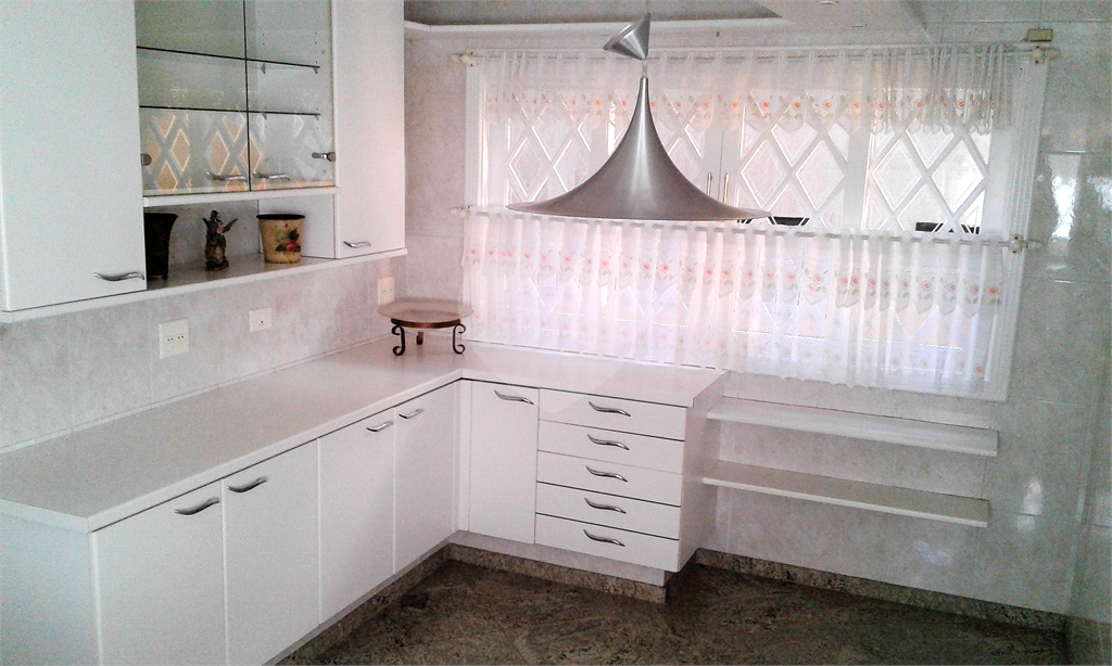 Condomínio Fechado Alto Padrão ao Pé da Serra da Cantareira com 4 suítes. 500 M²