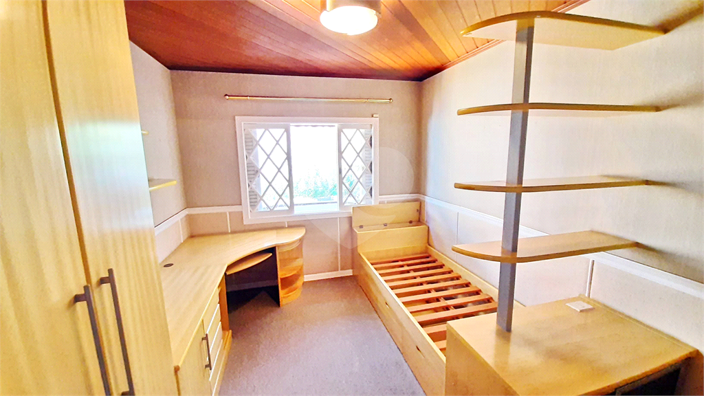 Condomínio Fechado Alto Padrão ao Pé da Serra da Cantareira com 4 suítes. 500 M²