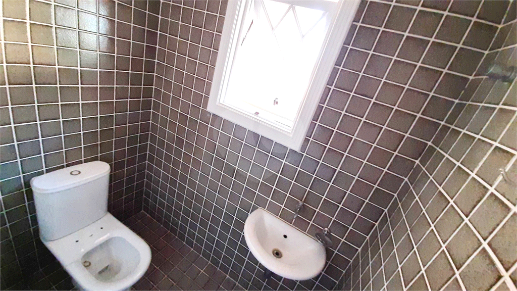 Condomínio Fechado Alto Padrão ao Pé da Serra da Cantareira com 4 suítes. 500 M²