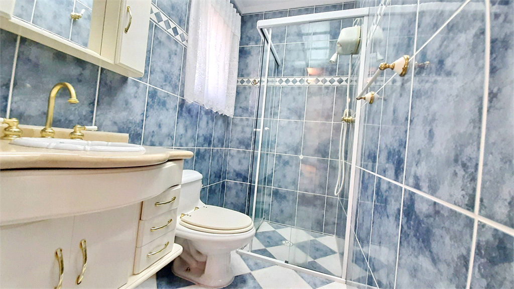 Condomínio Fechado Alto Padrão ao Pé da Serra da Cantareira com 4 suítes. 500 M²