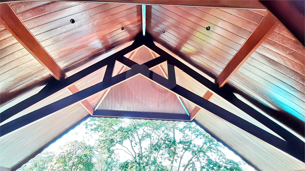 Condomínio Fechado Alto Padrão ao Pé da Serra da Cantareira com 4 suítes. 500 M²