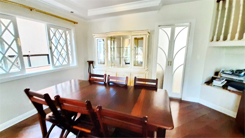 Condomínio Fechado Alto Padrão ao Pé da Serra da Cantareira com 4 suítes. 500 M²