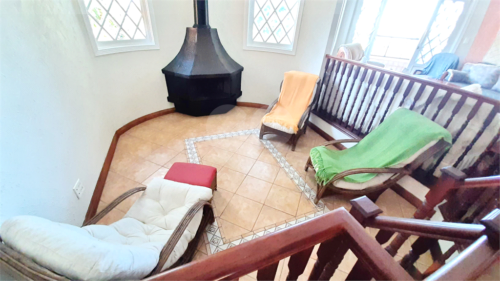 Condomínio Fechado Alto Padrão ao Pé da Serra da Cantareira com 4 suítes. 500 M²