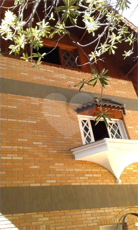 Condomínio Fechado Alto Padrão ao Pé da Serra da Cantareira com 4 suítes. 500 M²