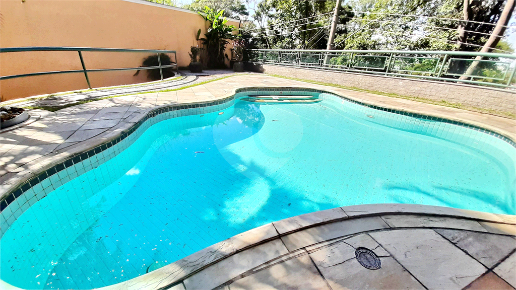 Condomínio Fechado Alto Padrão ao Pé da Serra da Cantareira com 4 suítes. 500 M²