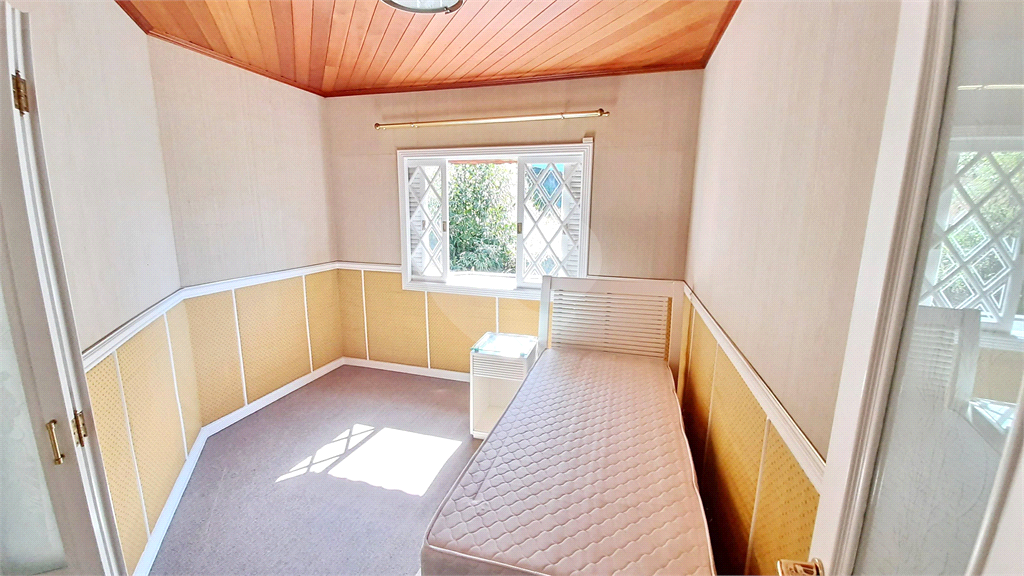 Condomínio Fechado Alto Padrão ao Pé da Serra da Cantareira com 4 suítes. 500 M²