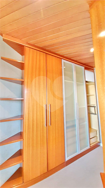 Condomínio Fechado Alto Padrão ao Pé da Serra da Cantareira com 4 suítes. 500 M²