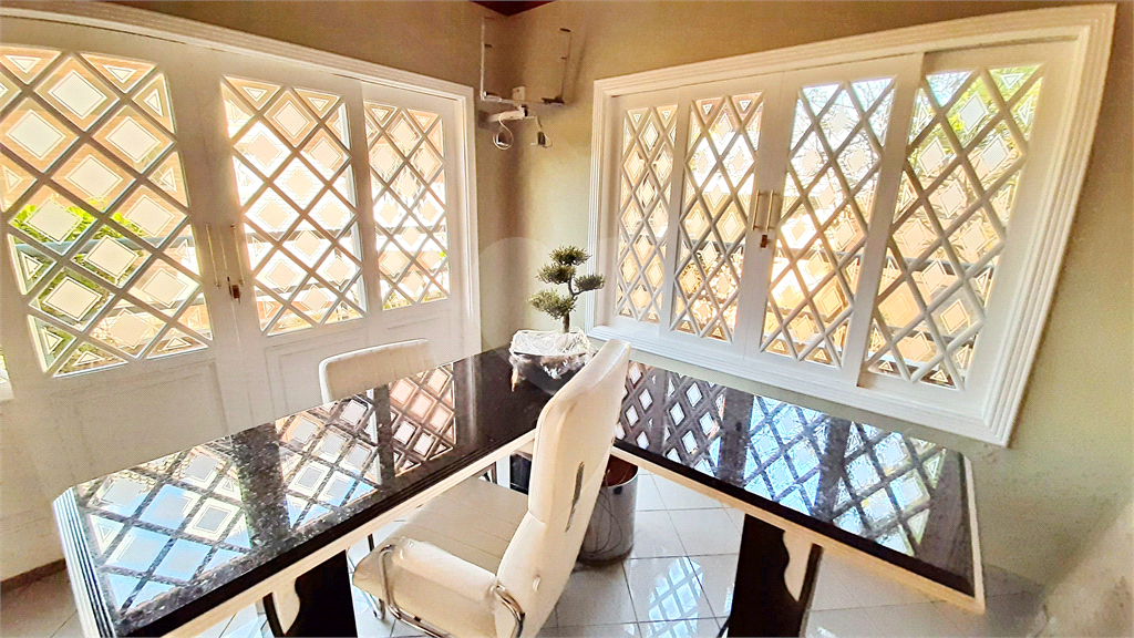 Condomínio Fechado Alto Padrão ao Pé da Serra da Cantareira com 4 suítes. 500 M²