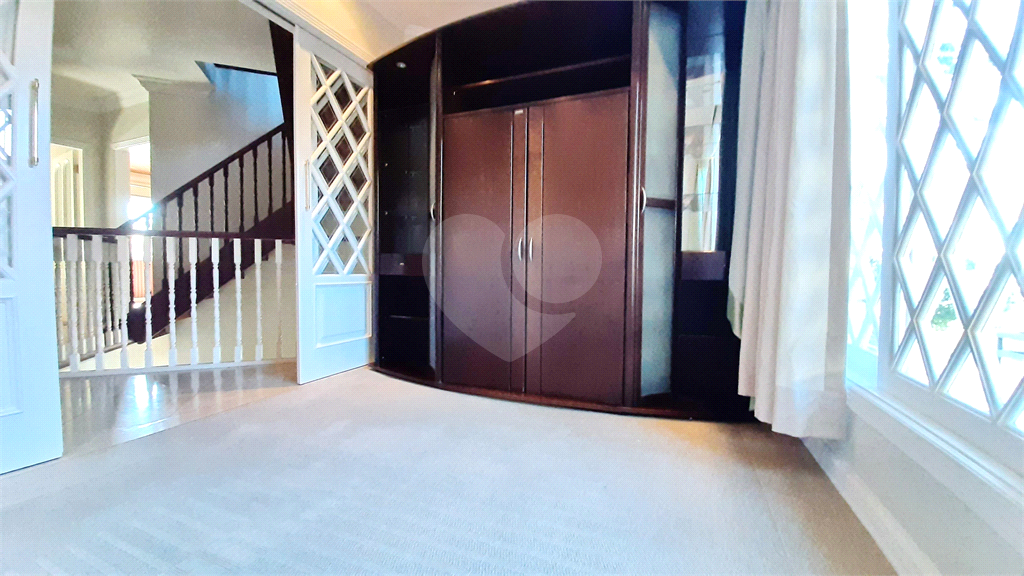 Condomínio Fechado Alto Padrão ao Pé da Serra da Cantareira com 4 suítes. 500 M²