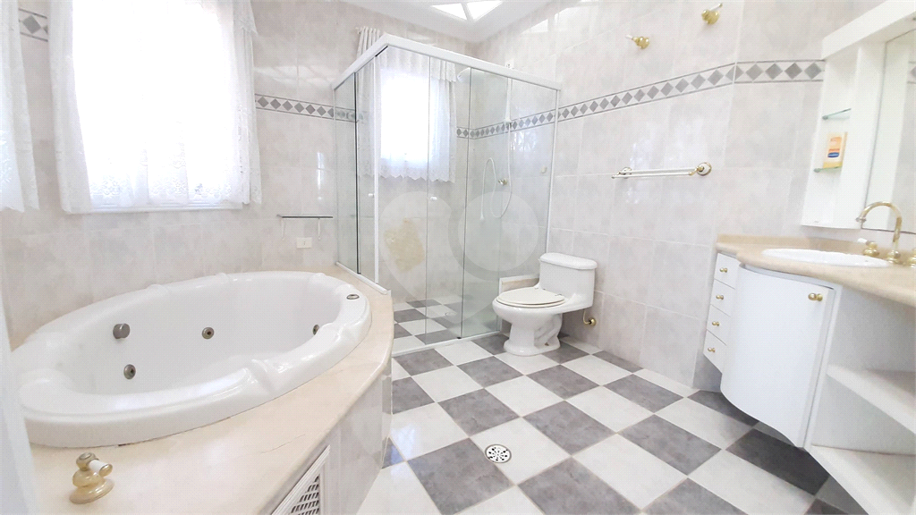 Condomínio Fechado Alto Padrão ao Pé da Serra da Cantareira com 4 suítes. 500 M²