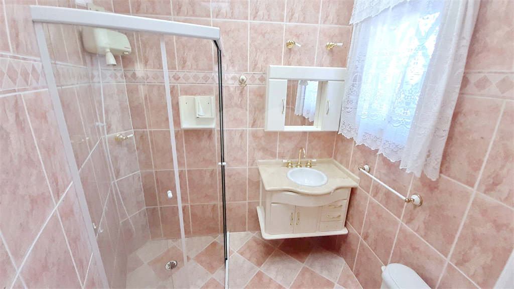 Condomínio Fechado Alto Padrão ao Pé da Serra da Cantareira com 4 suítes. 500 M²