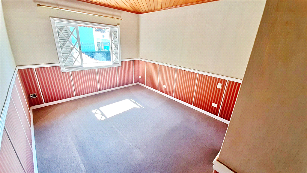 Condomínio Fechado Alto Padrão ao Pé da Serra da Cantareira com 4 suítes. 500 M²