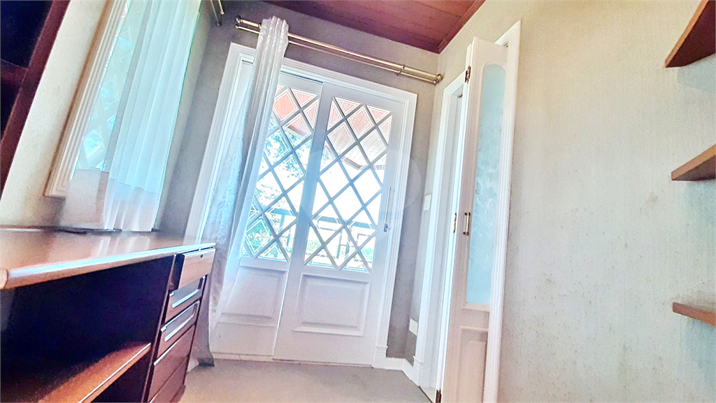 Condomínio Fechado Alto Padrão ao Pé da Serra da Cantareira com 4 suítes. 500 M²