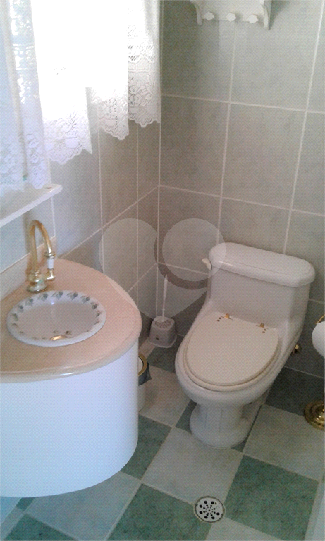 Condomínio Fechado Alto Padrão ao Pé da Serra da Cantareira com 4 suítes. 500 M²