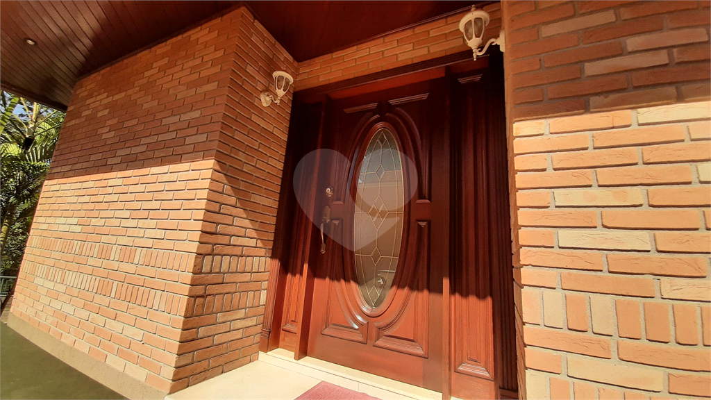 Condomínio Fechado Alto Padrão ao Pé da Serra da Cantareira com 4 suítes. 500 M²