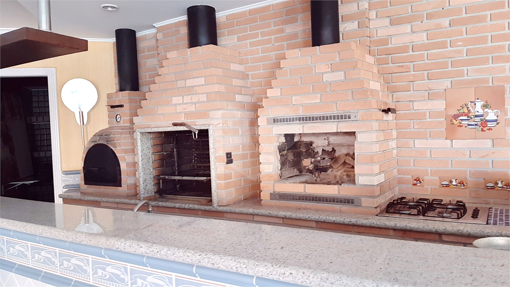 Condomínio Fechado Alto Padrão ao Pé da Serra da Cantareira com 4 suítes. 500 M²