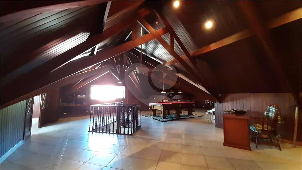 Condomínio Fechado Alto Padrão ao Pé da Serra da Cantareira com 4 suítes. 500 M²