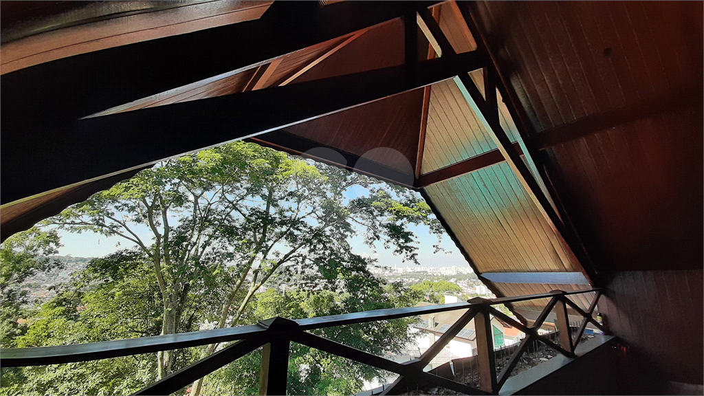 Condomínio Fechado Alto Padrão ao Pé da Serra da Cantareira com 4 suítes. 500 M²