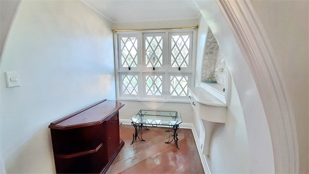 Condomínio Fechado Alto Padrão ao Pé da Serra da Cantareira com 4 suítes. 500 M²