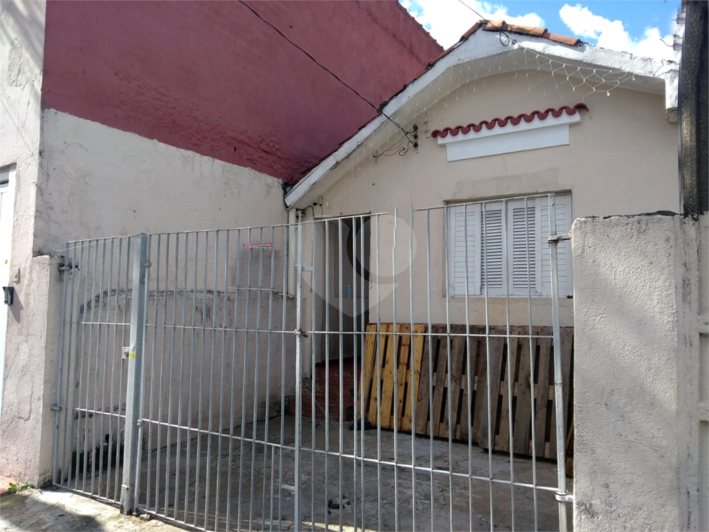 Ótimo terreno no bairro Jaçanã com 07 casas térreas. 10 minutos para o Metrô.