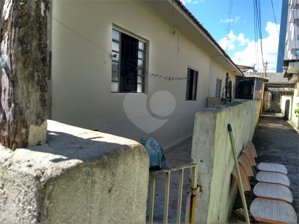 Ótimo terreno no bairro Jaçanã com 07 casas térreas. 10 minutos para o Metrô.