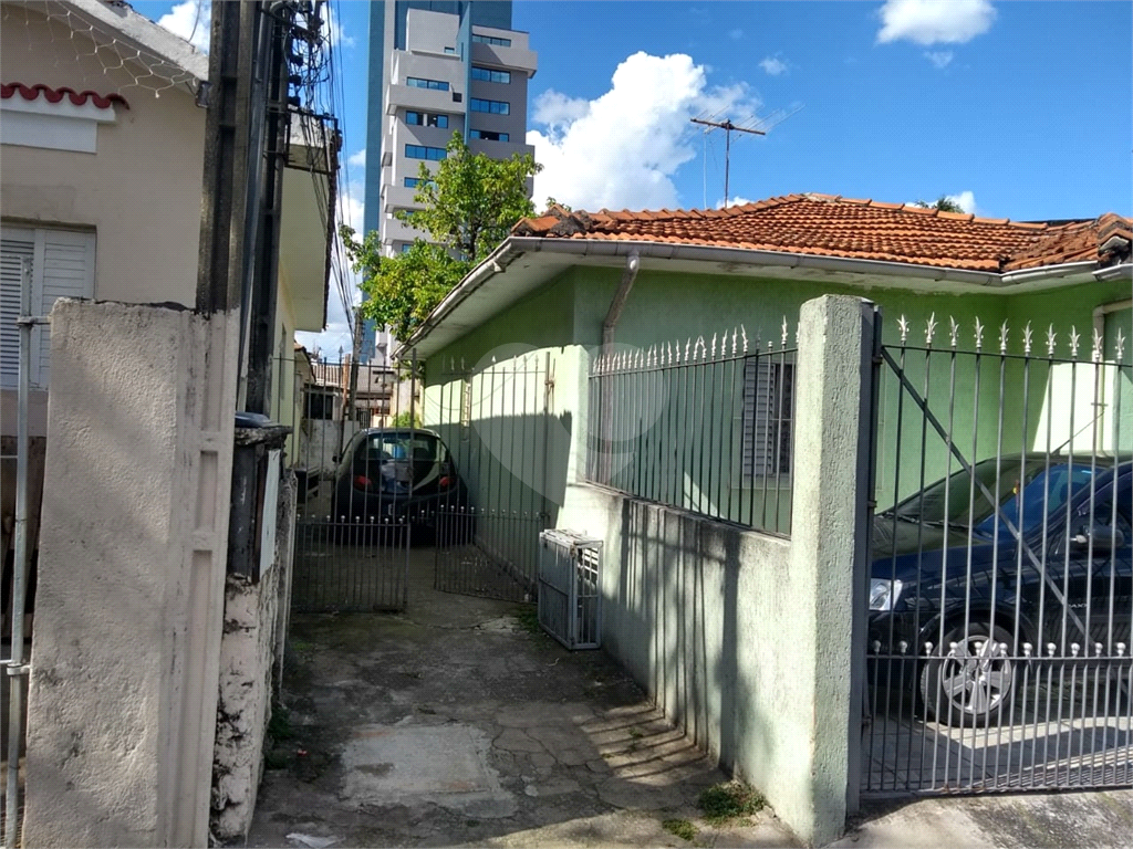 Ótimo terreno no bairro Jaçanã com 07 casas térreas. 10 minutos para o Metrô.