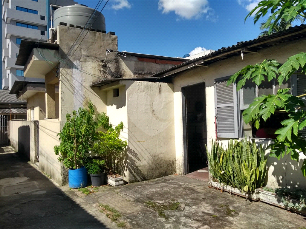 Ótimo terreno no bairro Jaçanã com 07 casas térreas. 10 minutos para o Metrô.