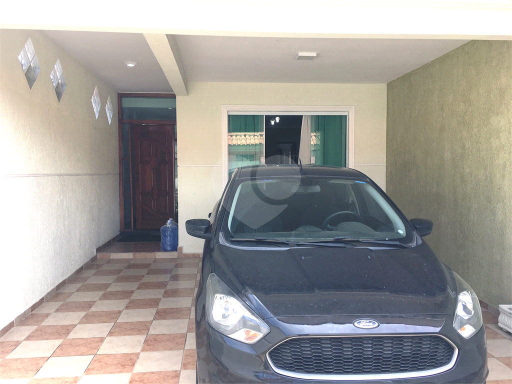 Sobrado semi-novo na Vila Constança