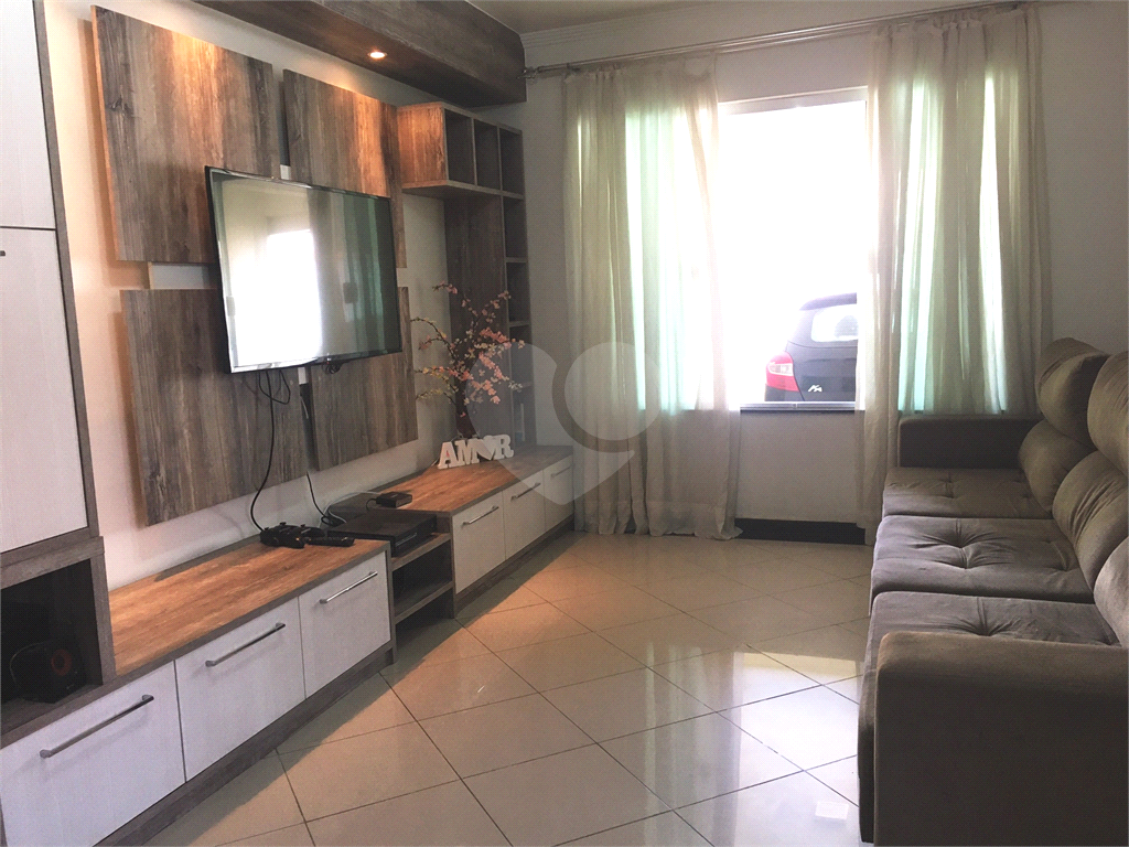 Sobrado semi-novo na Vila Constança
