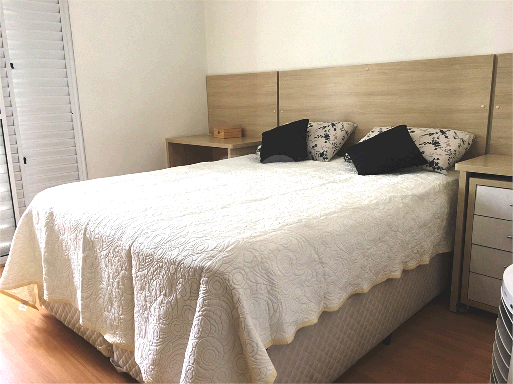 Sobrado semi-novo na Vila Constança