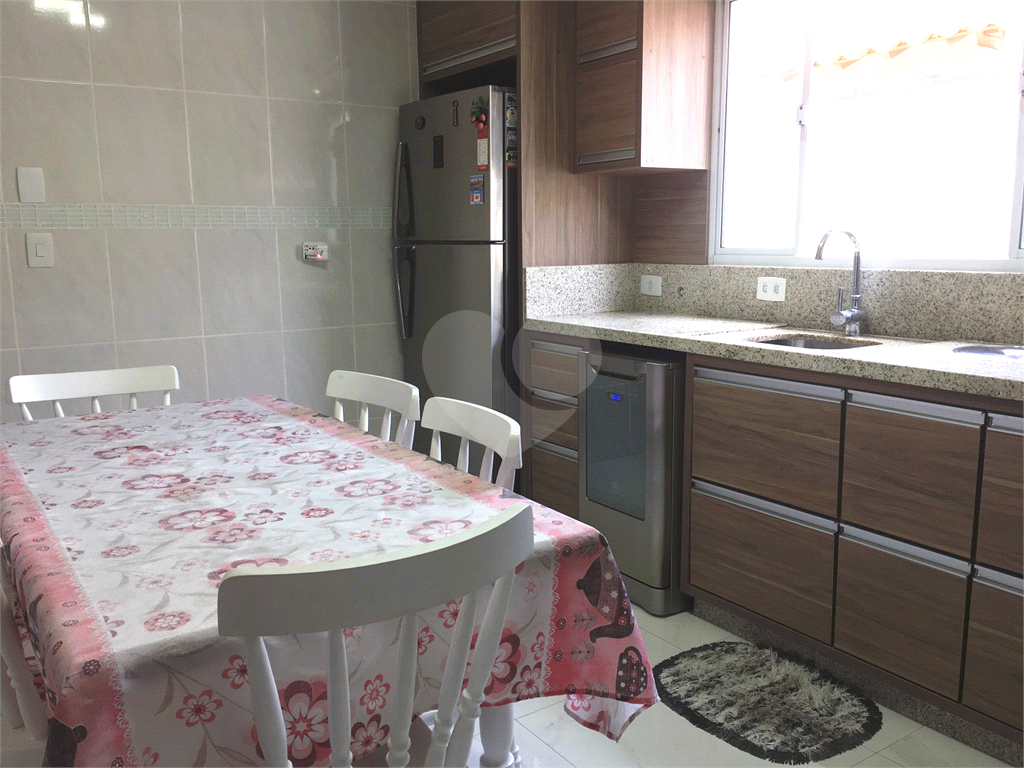 Sobrado semi-novo na Vila Constança