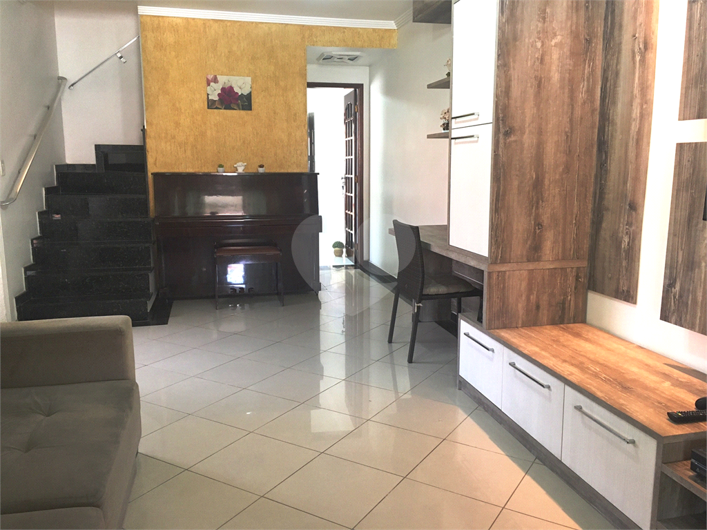 Sobrado semi-novo na Vila Constança