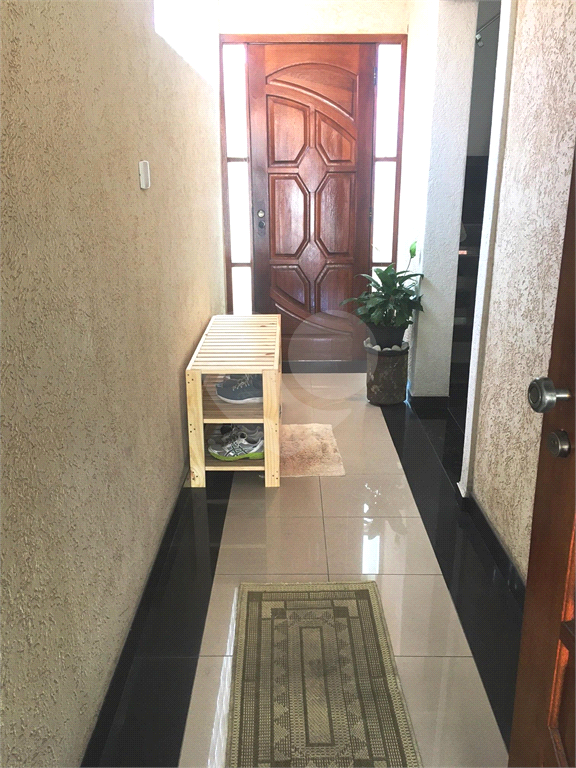 Sobrado semi-novo na Vila Constança