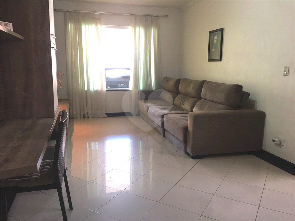 Sobrado semi-novo na Vila Constança