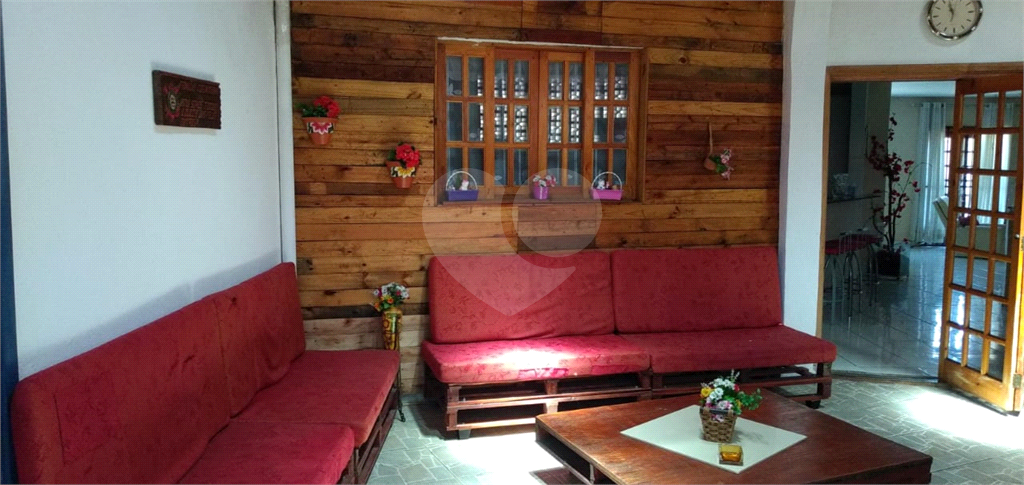 Prédio de esquina comercial e ou residencial. Reformado