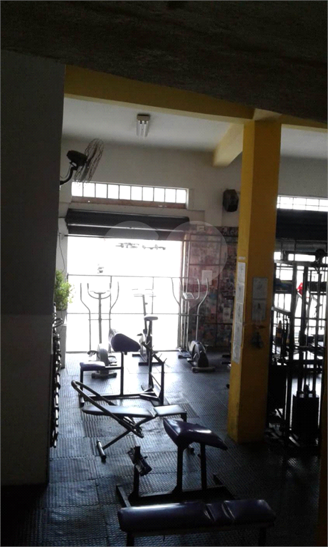 Prédio de esquina comercial e ou residencial. Reformado