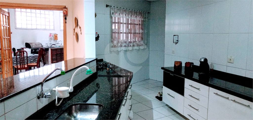 Prédio de esquina comercial e ou residencial. Reformado