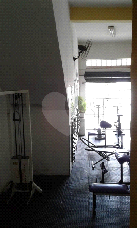 Prédio de esquina comercial e ou residencial. Reformado