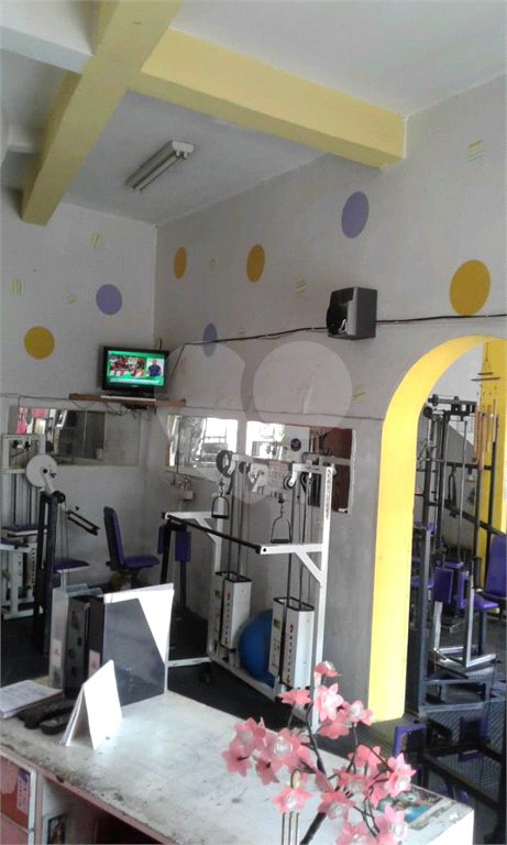 Prédio de esquina comercial e ou residencial. Reformado