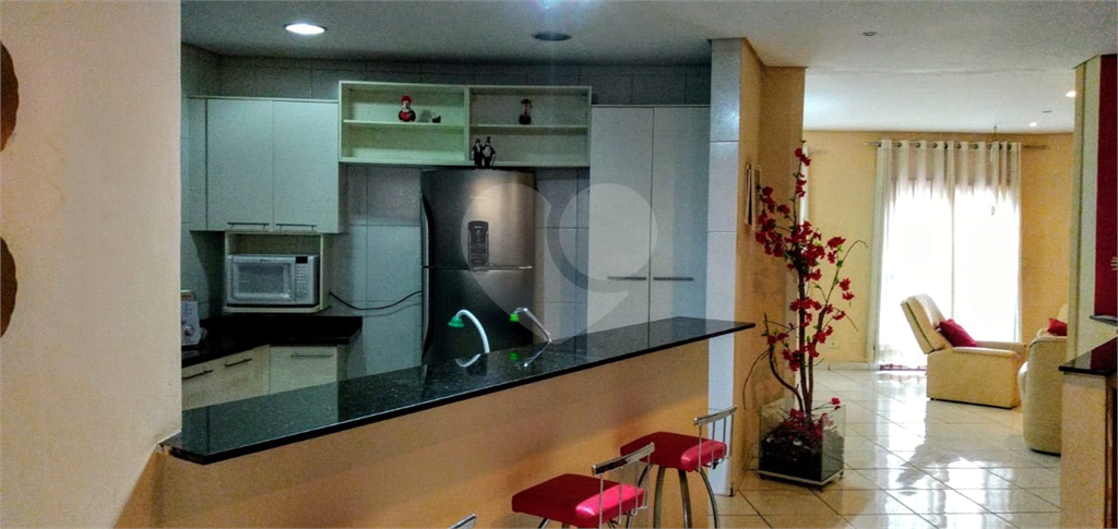 Prédio de esquina comercial e ou residencial. Reformado