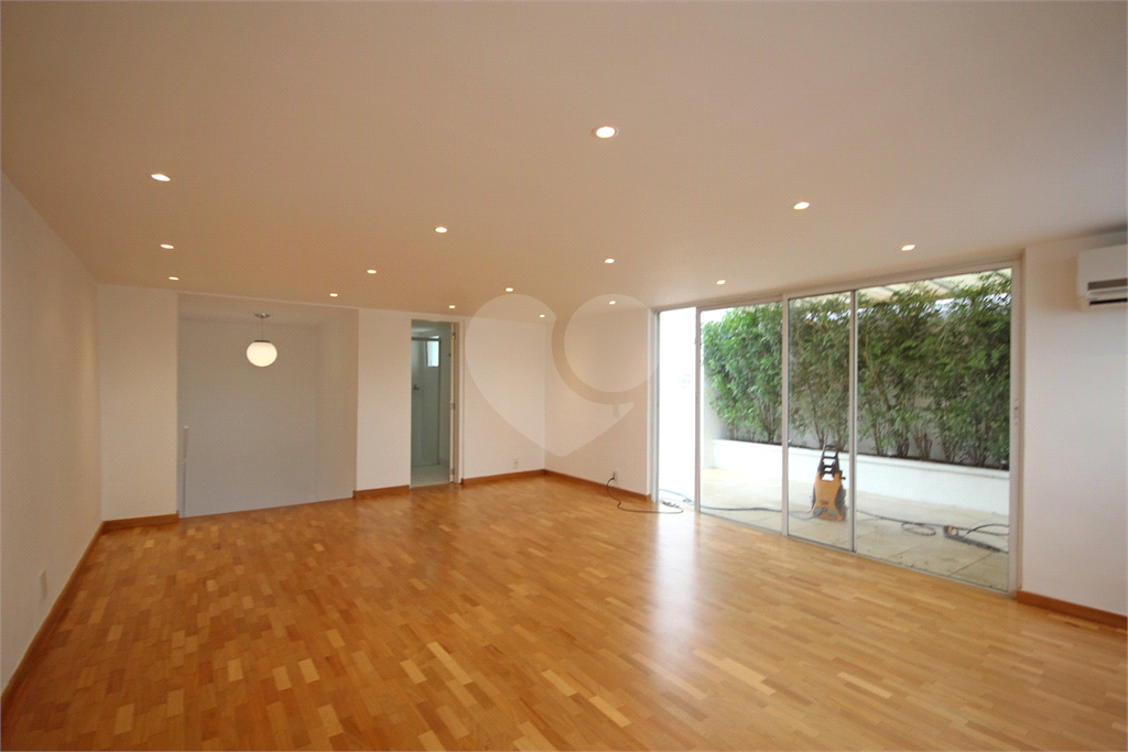 Oporunidade única - Cobertura duplex com piscina