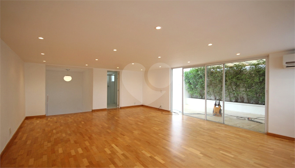 Oporunidade única - Cobertura duplex com piscina