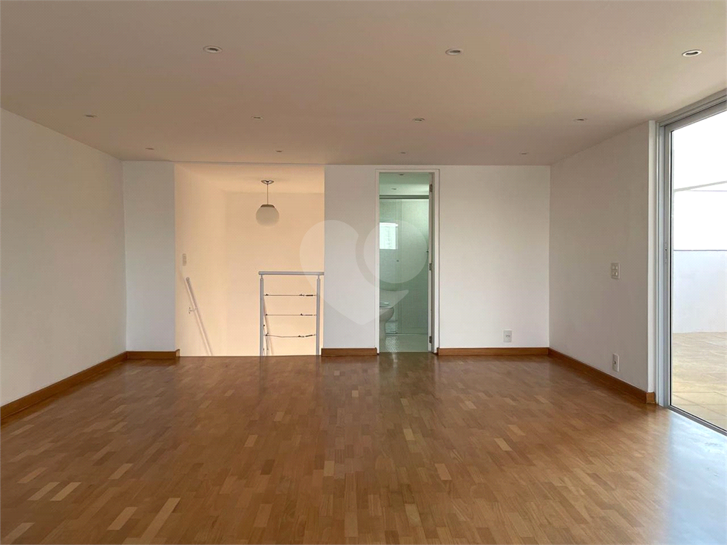 Oporunidade única - Cobertura duplex com piscina