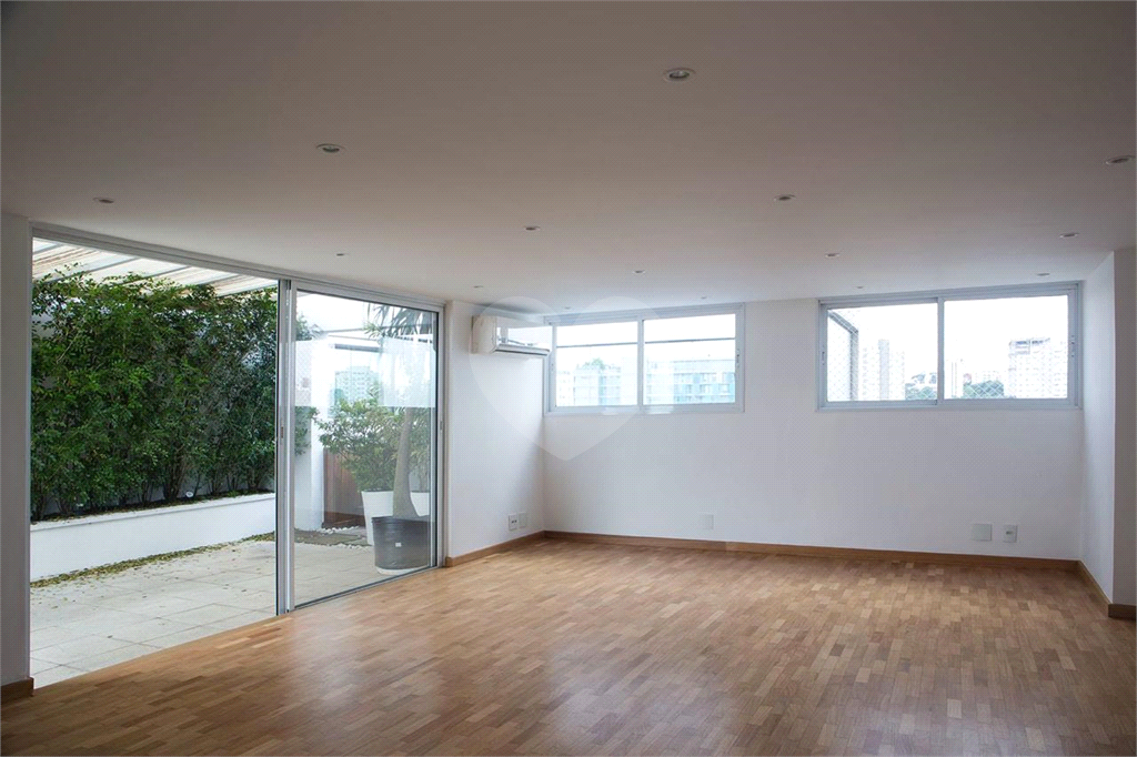 Oporunidade única - Cobertura duplex com piscina
